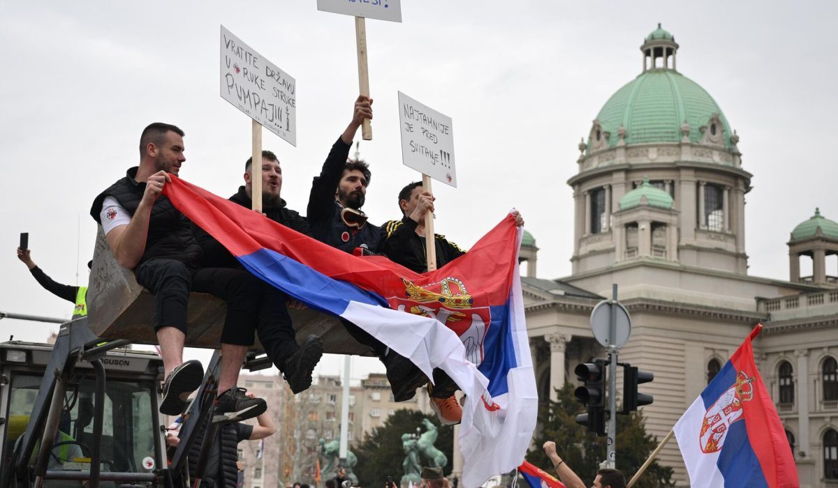 Народные протесты или «цветная революция»? Анализ текущей ситуации в Сербии