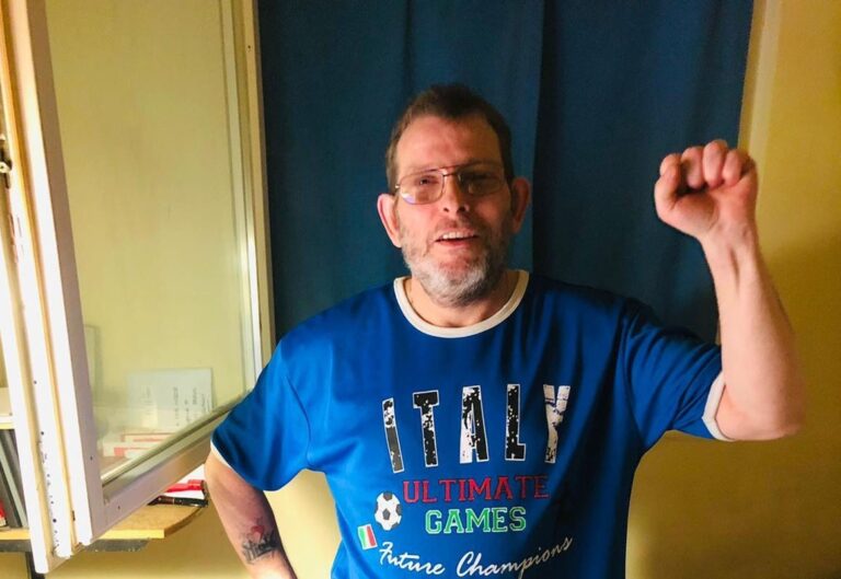 Политзаключенный Андреас Кребс подвергается атаке со стороны германского государства