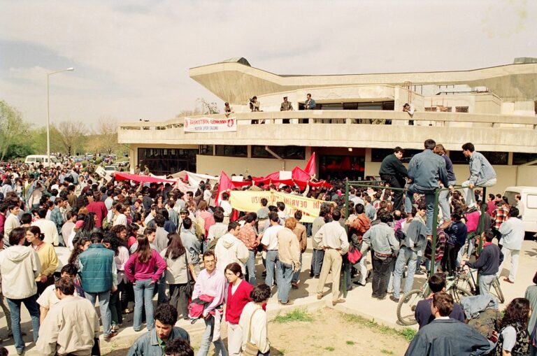 31 год назад студенты-революционеры в Стамбуле забросали Горбачева тухлыми яйцами и помидорами